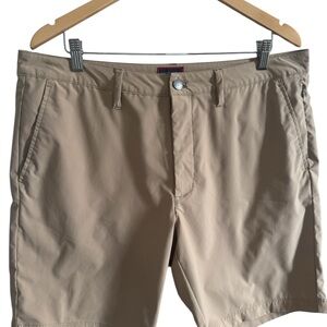 UNTUCKit Chancellor Shorts Mens Size 36 Khaki Chino Polyester Golf Travel Casual